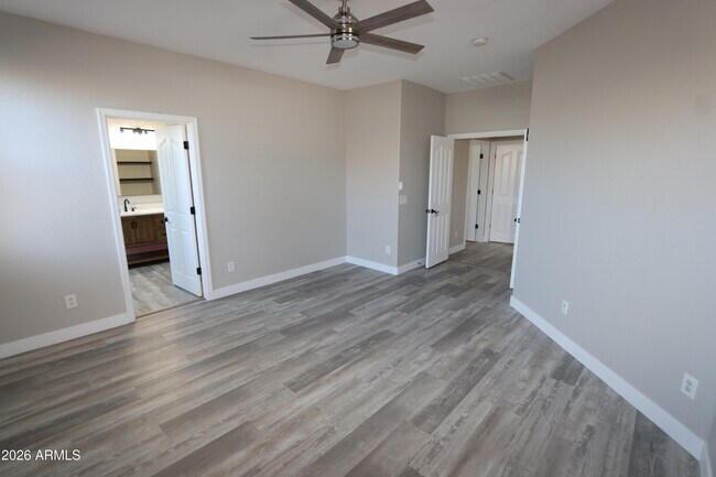 Building Photo - 2650 E Dennisport Ave