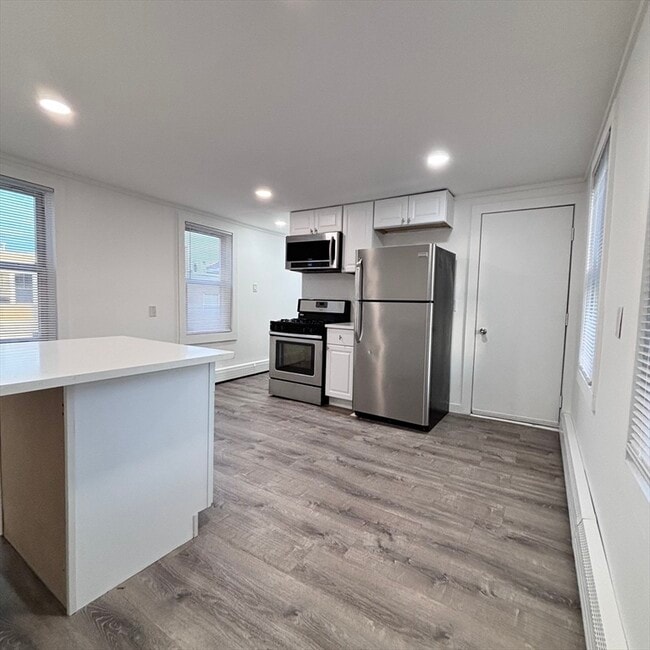 Building Photo - 12 Pine St