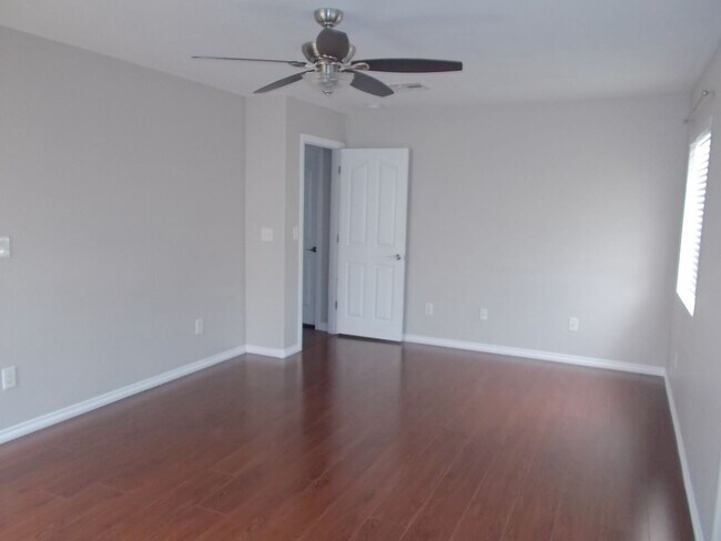 Building Photo - Spacious 4-Bedroom Home with Pool & 3-Car ...