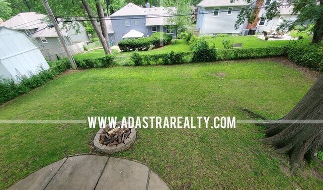 Building Photo - Beautiful Home in the Heart of Overland Park-Available NOW!!