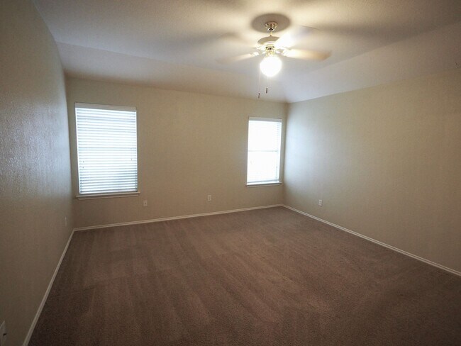 Building Photo - Amazing Pflugerville Home!