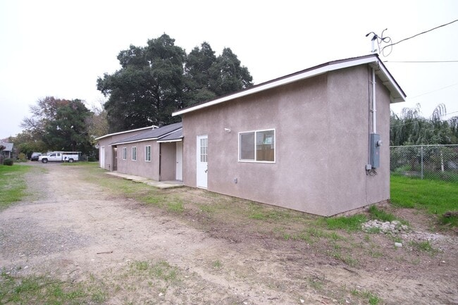 Building Photo - Perfect multi-family property! A 3-bed, 2-bath home for $2,400, plus a separate in-law studio ava...