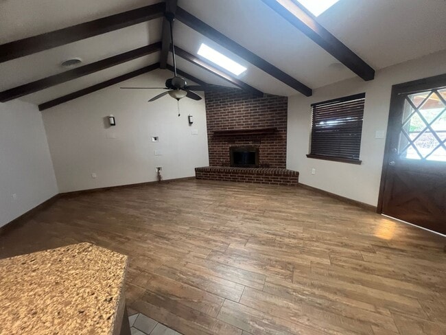 Building Photo - Beautiful Home in the Granada Hills area