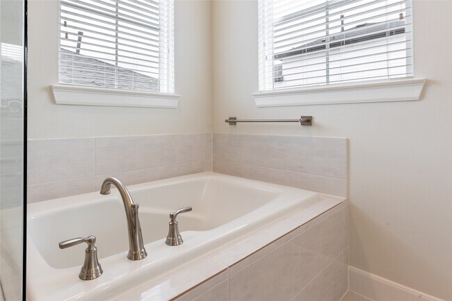 Building Photo - 2802 Grand Fountains Dr