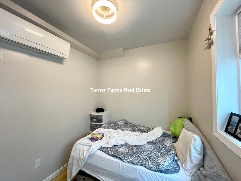 Building Photo - 91 Hudson St