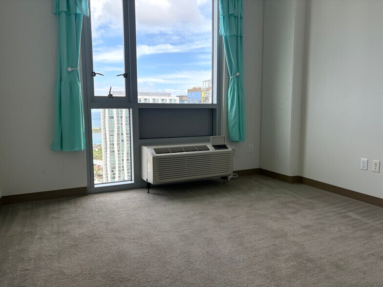 Building Photo - 988 Halekauwila St