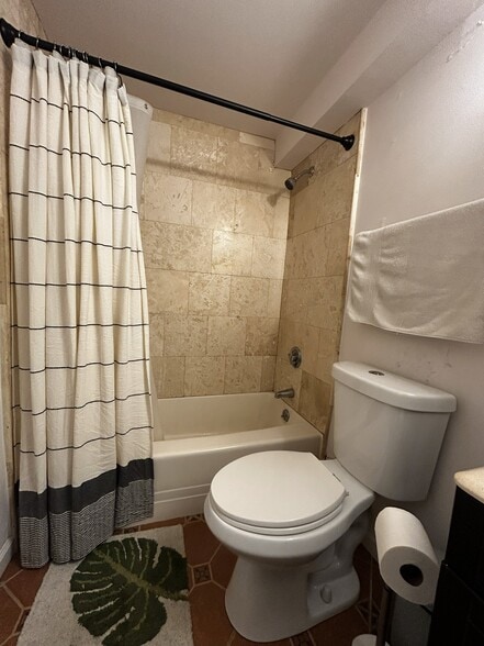 bathtub - 134 Washington St