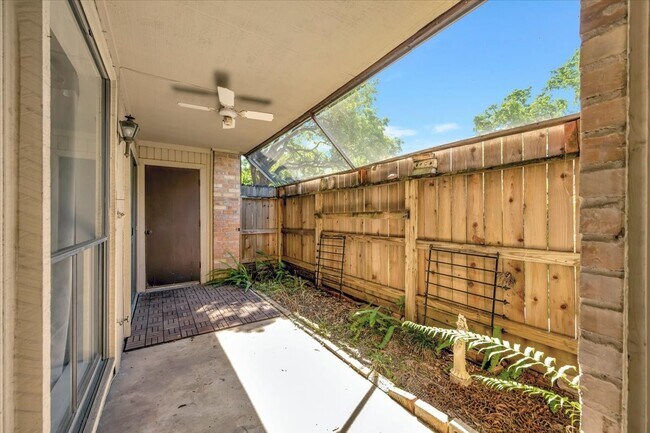 Building Photo - 1601 S Shepherd Dr