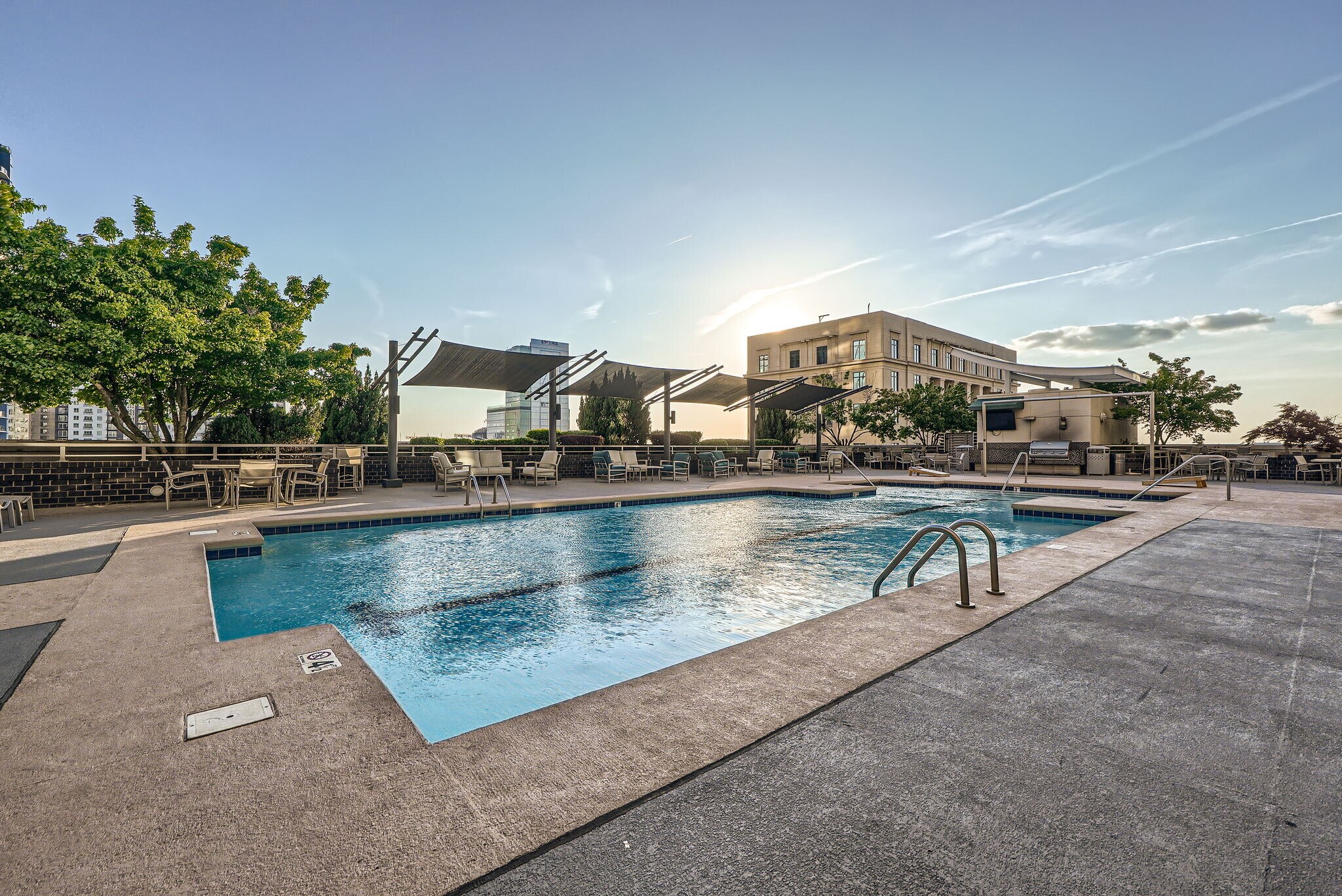 Building Photo - 333 W Trade St