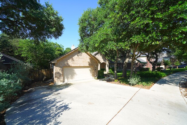 Building Photo - Gorgeous Home in the Coveted Greenshire Su...