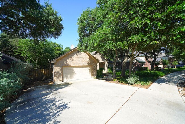 Building Photo - Gorgeous Home in the Coveted Greenshire Subdivision - Realtor Commission: $400