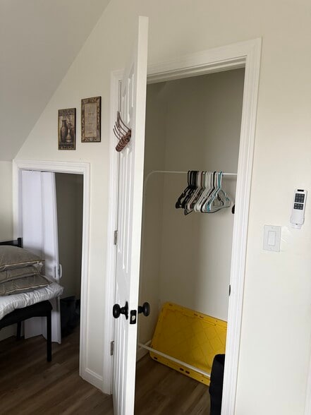 Closet 2 - 20 Graham St