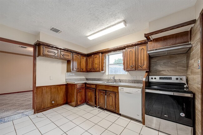 Building Photo - 9318 Benning Dr