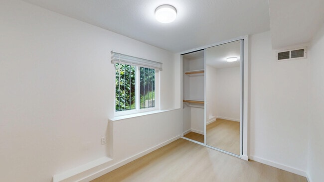 Building Photo - 2031 Castro St