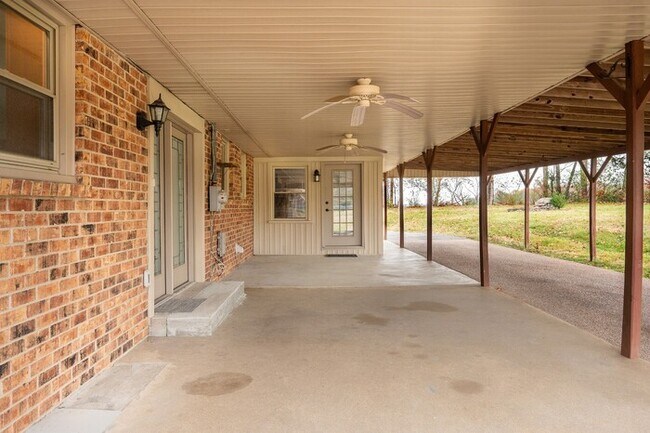 Building Photo - 87 E Hill St