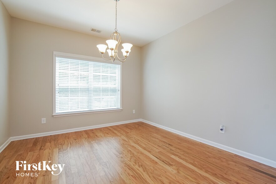 Building Photo - 214 Lakemont Dr