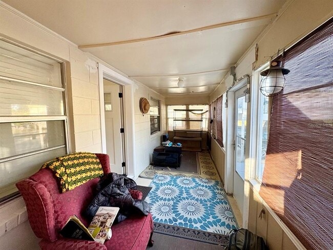 Building Photo - 524 E Lime St