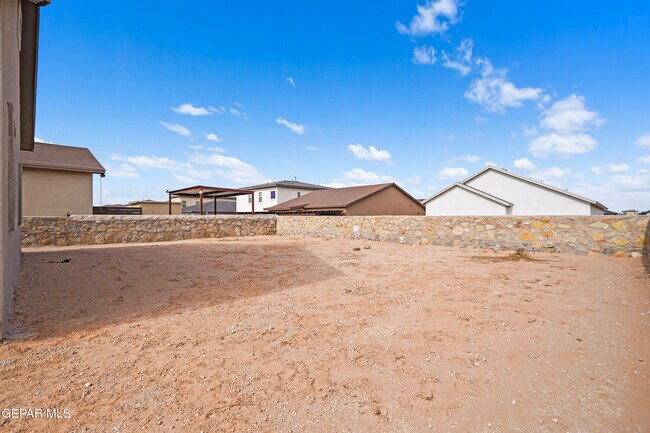 Building Photo - 14761 Mike a Mendoza Ave