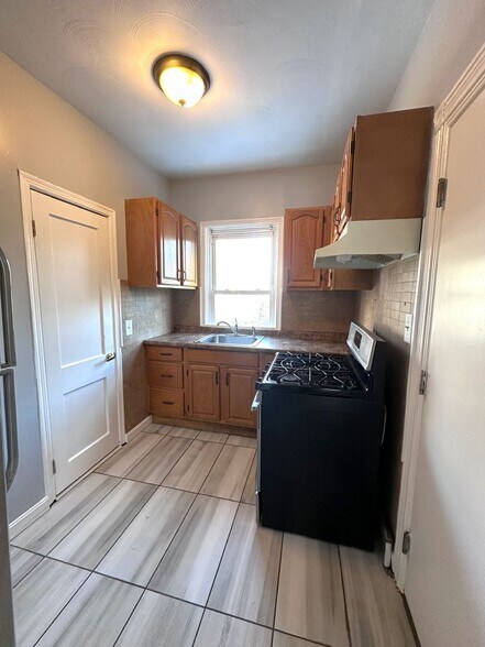 Building Photo - 343 Broadway