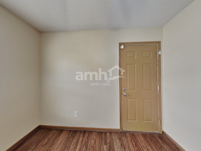 Building Photo - 10525 Kensil St