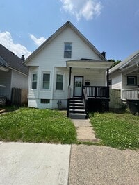 Building Photo - 4 bedroom newly renovated home, Near Downt...