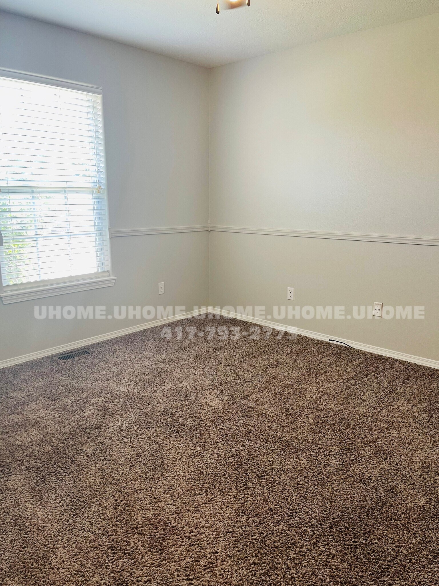 Building Photo - 3841 W Rockwood St