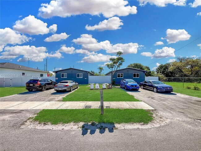 Building Photo - 2620 NW 18th Terrace