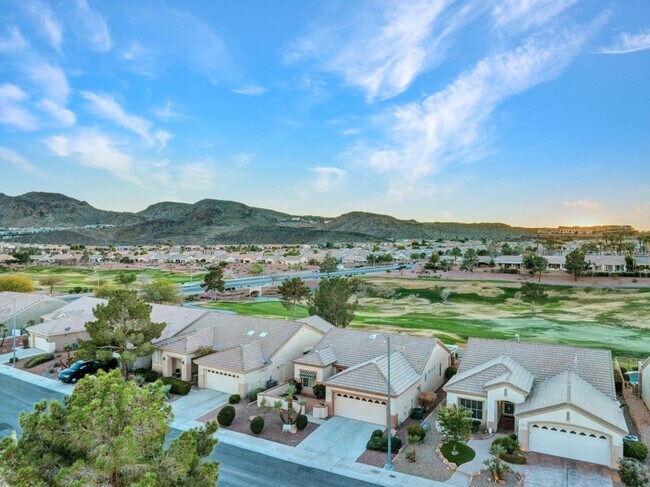 Building Photo - Beautiful Single-Story Home on the Golf Course in Sun City MacDonald Ranch (55+ Community)