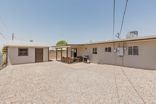 Building Photo - 1304 Hendrix Ave
