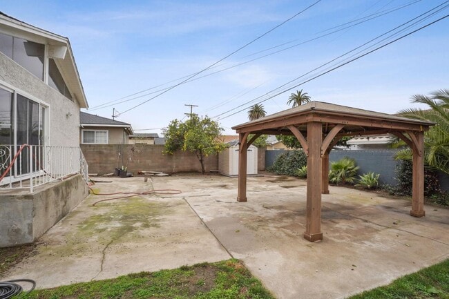 Building Photo - 1133 W 78th St