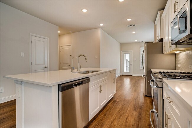 Building Photo - 10950 Downy Cup Dr