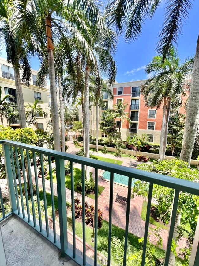 Building Photo - 720 S Sapodilla Ave