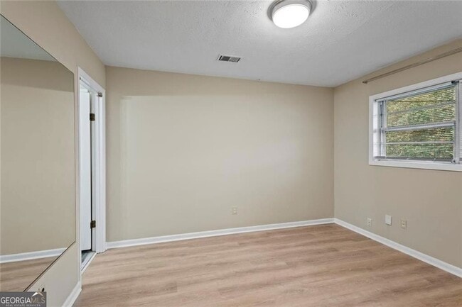 Building Photo - 1201 Shoreham Dr