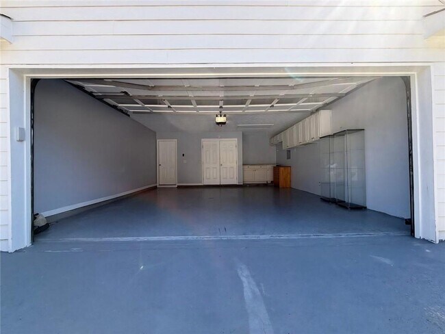 Building Photo - 2029 Manor Oak Ln NE