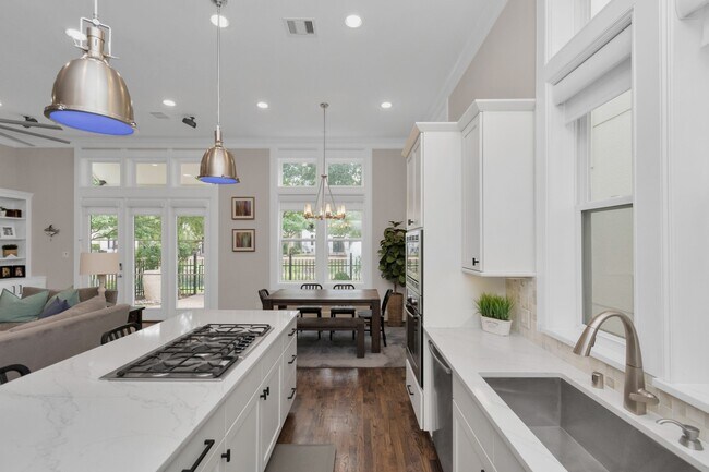 Building Photo - 1716 Upland Lakes