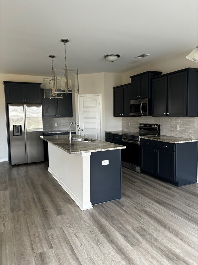 Building Photo - 289 Deerfield Dr NE