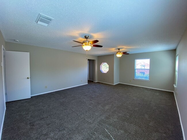 Building Photo - Beautiful 3/2 home in Hunters Mill!