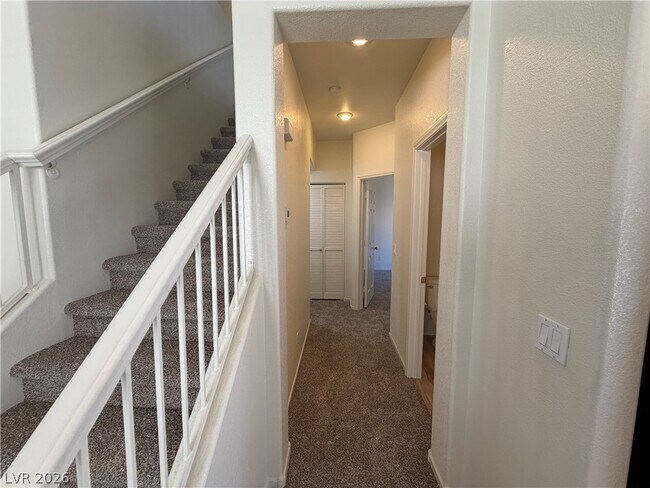 Building Photo - 10404 Sloping Hill Ave