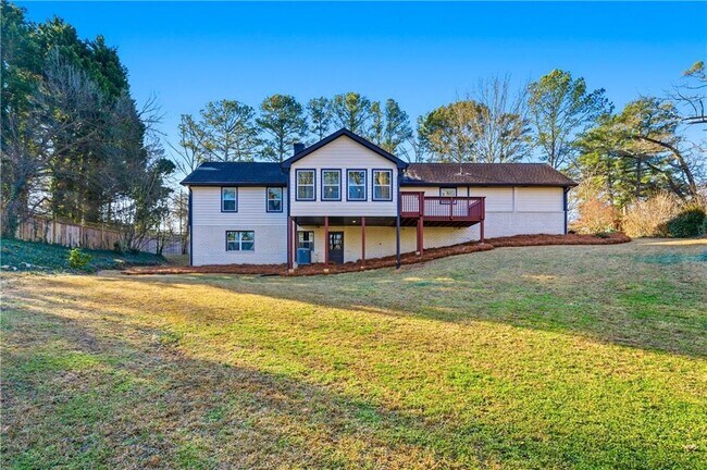 Building Photo - 1715 Crestline Dr NE