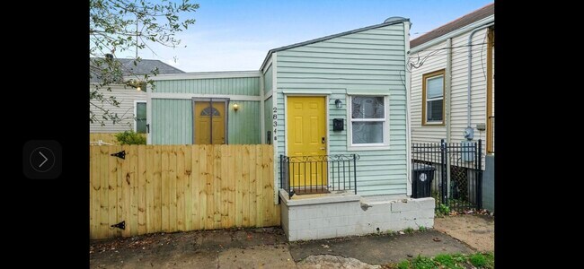 Building Photo - 2834 Dumaine St