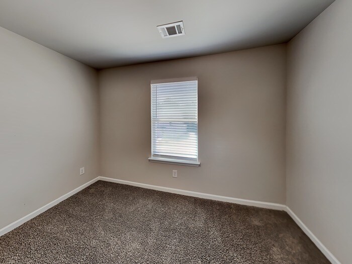 Building Photo - 30 Daniel Ln