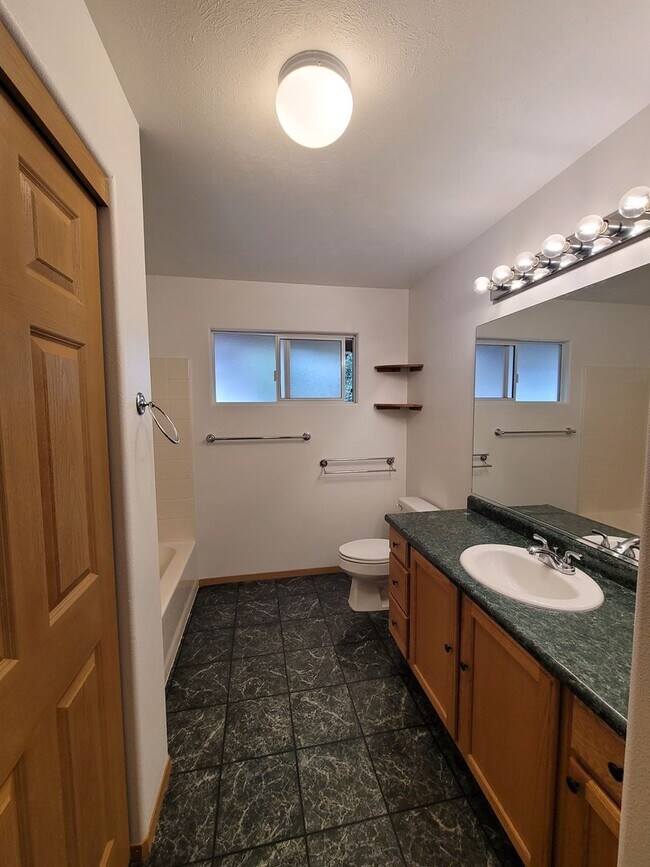 Building Photo - Spacious 3 bedroom 2 bath home in Kula-Available now!