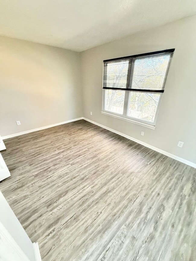 Building Photo - *** RENT READY!! Newly remodeled townhome! ALL Laminate.