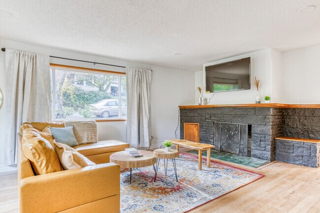 Building Photo - 3201 SW Sherwood Pl