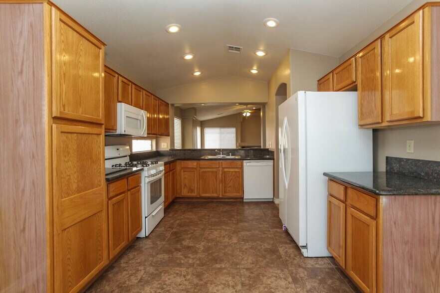 Building Photo - 1612 Blanco Dr