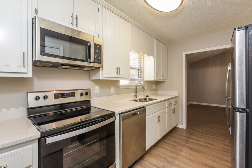 Building Photo - 110 Hunters Keep