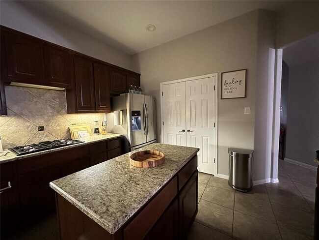 Building Photo - 10024 Lisi Anne Dr