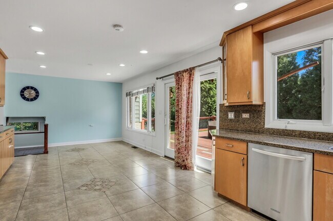 Building Photo - 107 E Burr Oak Dr
