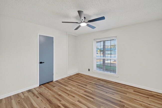 Building Photo - 2821 Metz Dr