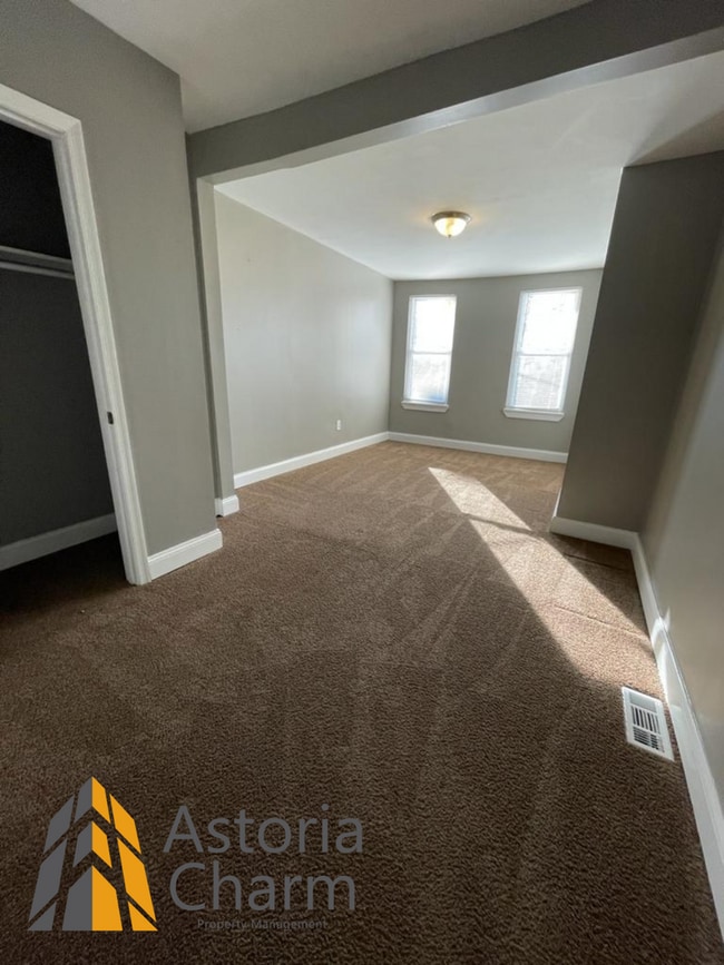 Building Photo - 3 Bedroom 1.5 Bath Spacious Bedrooms on Ashburton Street